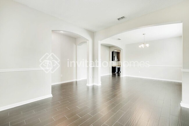 Building Photo - 3645 Old Village Dr