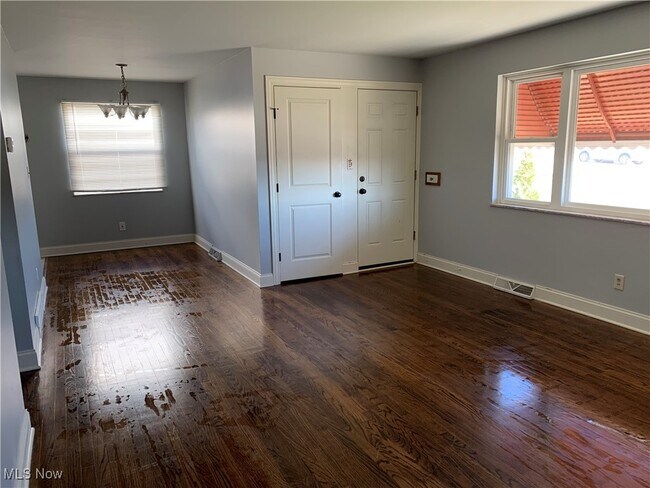 Building Photo - 5014 E 71st St