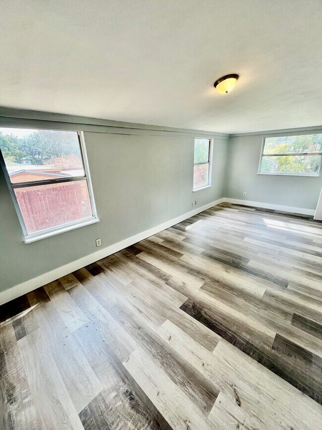 Foto del edificio - Beautiful Historic Dade City 4BR/3BA Home NO APPLICATION FEE!!