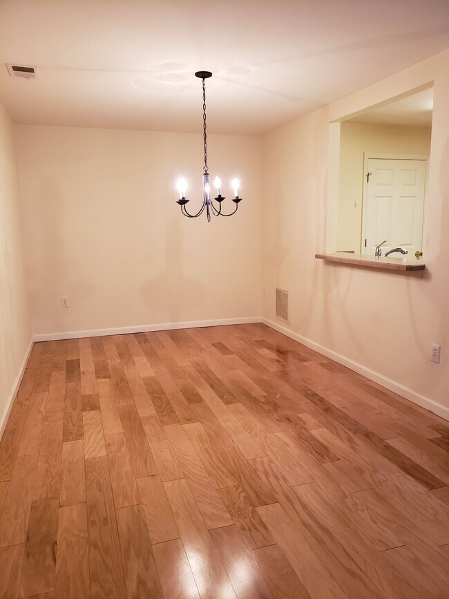 Building Photo - 1033 Cumberland Ct