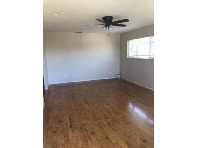 Building Photo - Available 2 bedroom, upstairs condo with f...