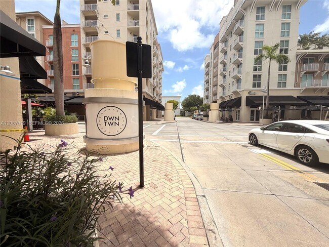 Foto del edificio - 7290 SW 90th St