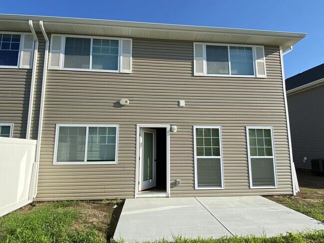 Building Photo - 812 W Desert Vis Dr