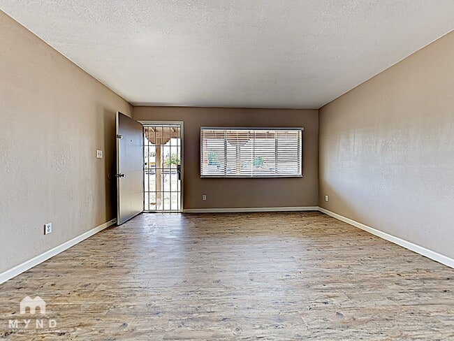 Building Photo - 8048 W Clayton Dr