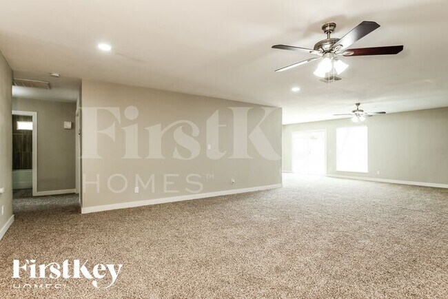 Foto del edificio - 8038 W Windrose Dr