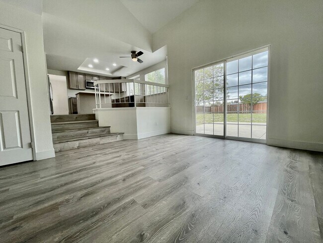 Foto del edificio - 2821 Bellflower Dr