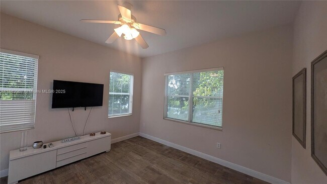 Foto del edificio - 691 Ranch Rd.