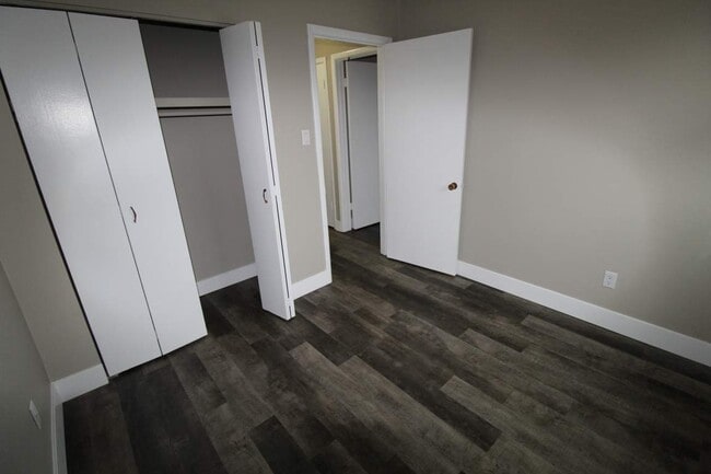 Building Photo - Greystone Court Apartments