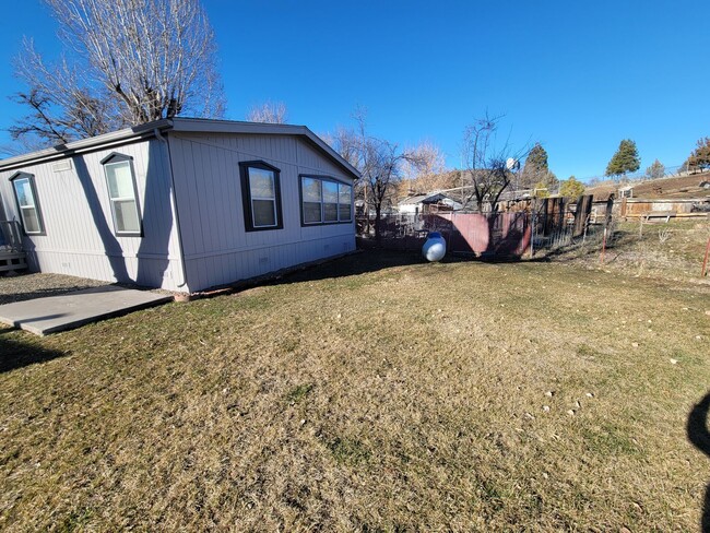 Building Photo - Cute 3 bed/2 bath home