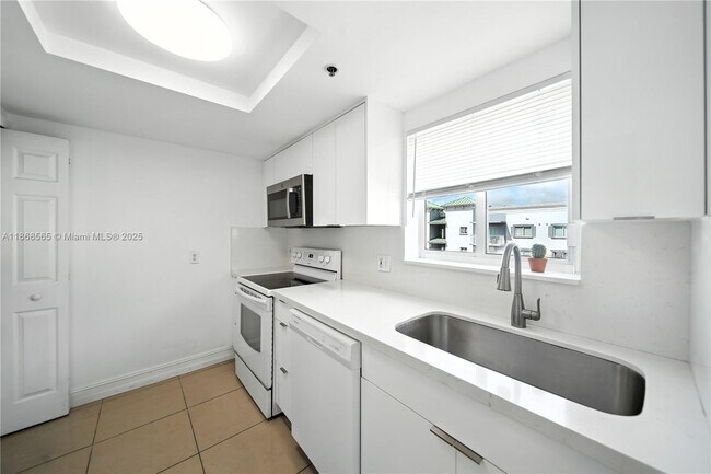 Foto del edificio - 2415 NW 16th St Rd