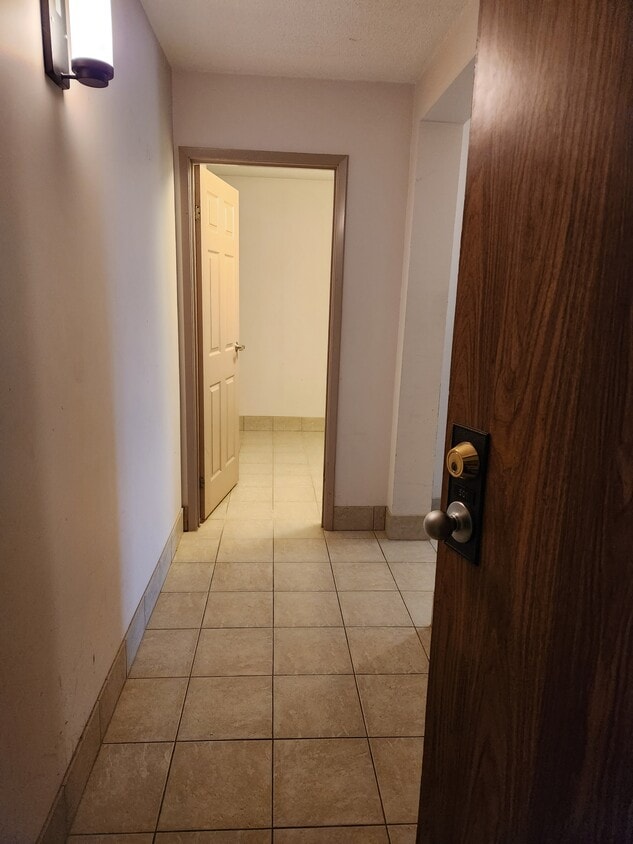 Photo principale - 1700 University Ave W