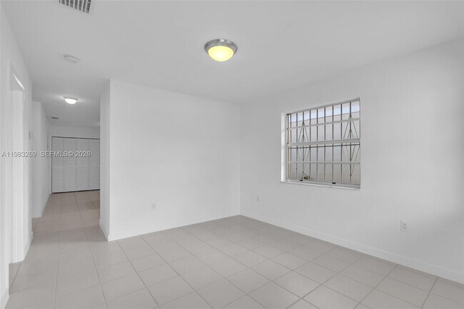 Foto del edificio - 3572 SW 25th St