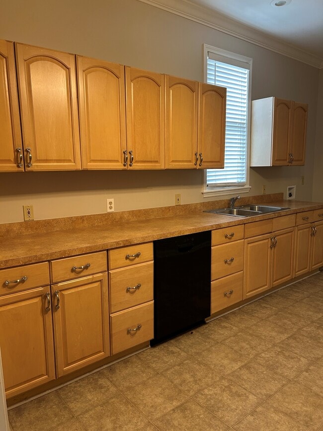 Building Photo - 4445 Irvington Ave