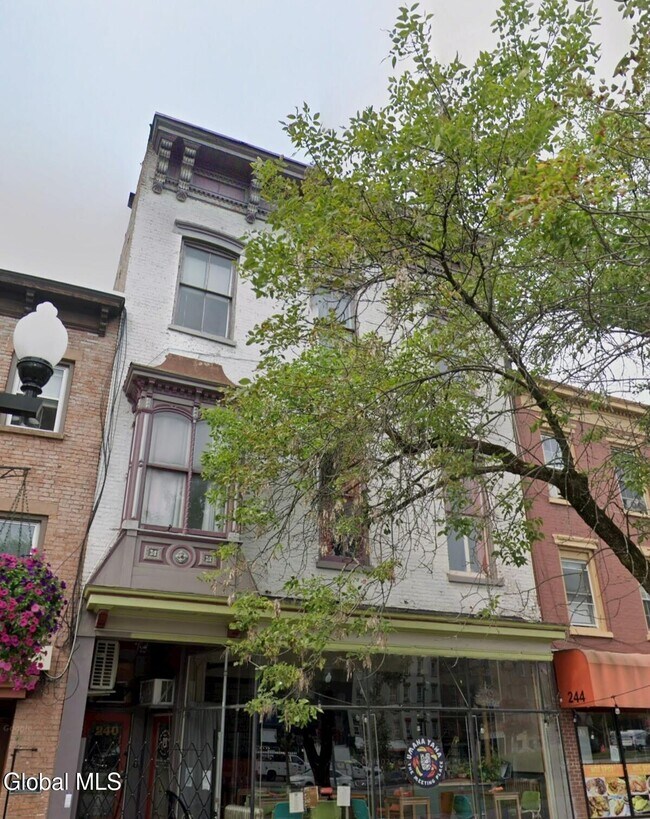 Foto del edificio - 240 Washington Ave