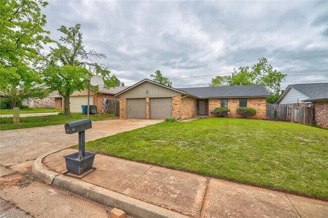 Building Photo - 1717 Apian Way