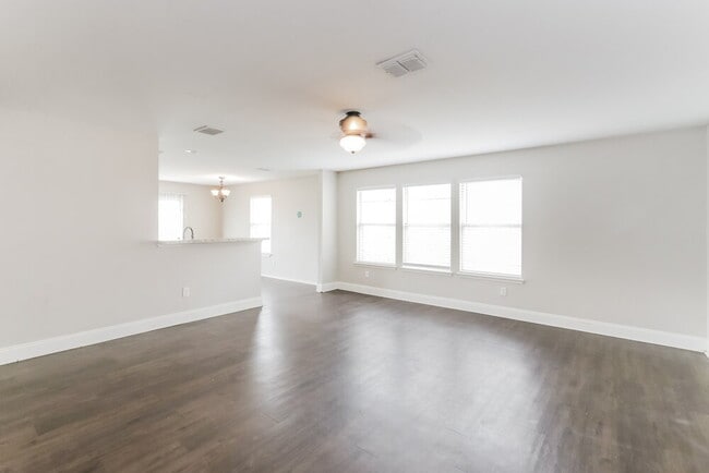 Building Photo - 2014 Gardenia Dr