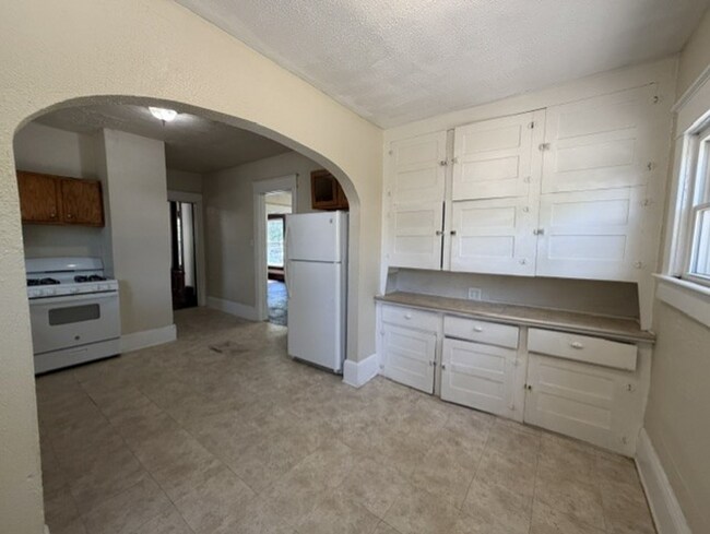 Foto del edificio - Room to Spread Out! 5-Bedroom Home with Covered Porch & Large Kitchen