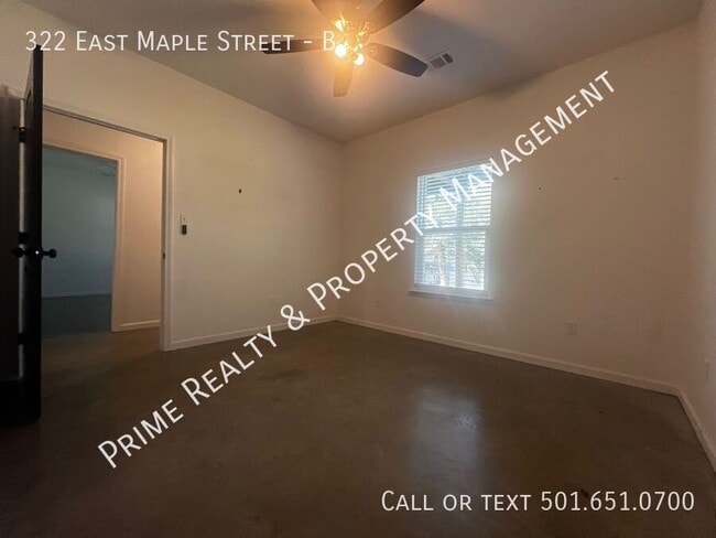 Building Photo - 322 E Maple St