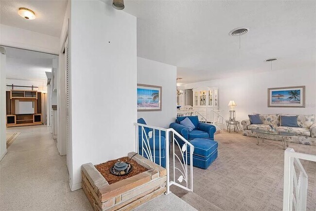 Building Photo - 2528 Waneta Dr