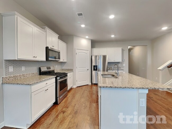 Building Photo - 832 Foxdale Dr