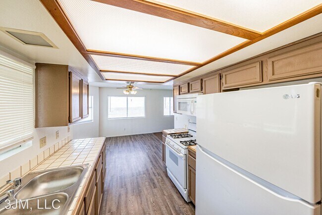 Building Photo - 4 br, 2.5 bath House - 6104 Warm River Rd