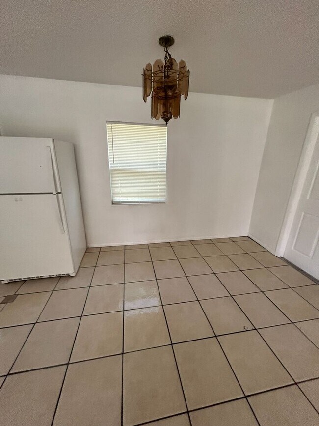 Foto del edificio - Charming 2-Bedroom Home in Quiet Eustis Ne...