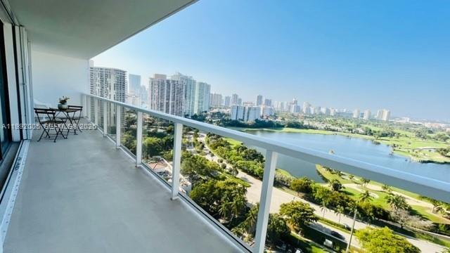 Foto del edificio - 3731 N Country Club Dr