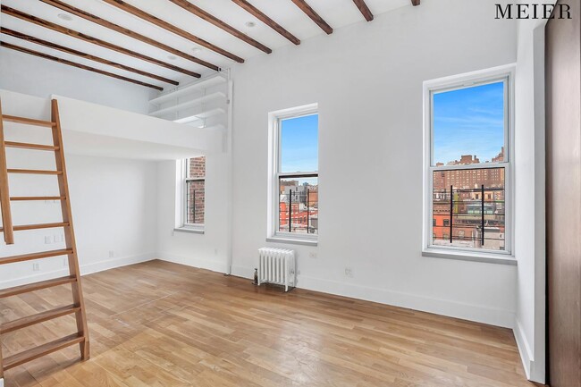 Building Photo - 211 West 10th Street