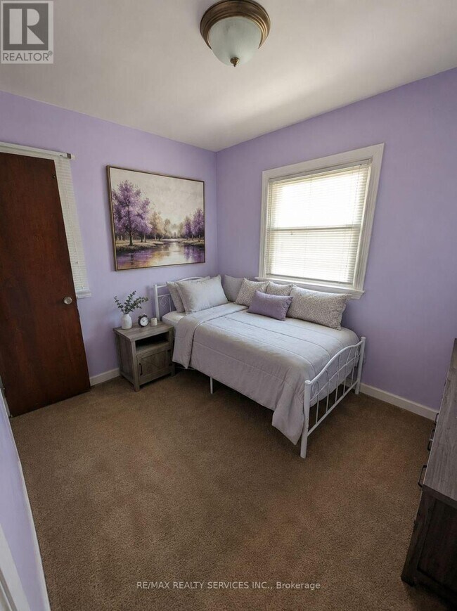 Photo du bâtiment - 215 Highbury Ave N