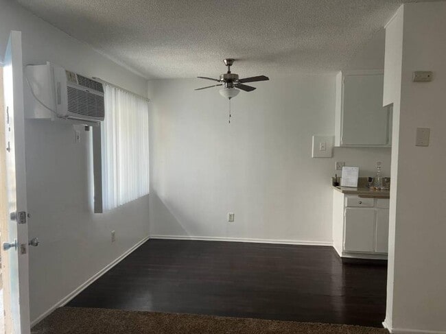 Foto del edificio - 1.0 bedroom in Los Angeles California 91343