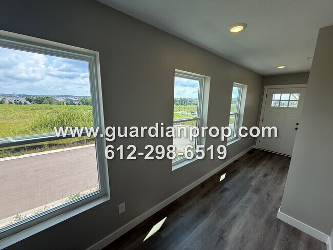 Foto del edificio - Luxury New Construction Townhouse Availabl...