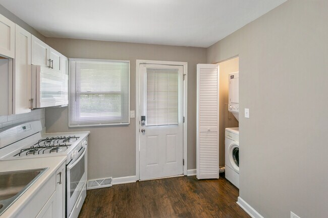 Foto del edificio - 15403 Cherry Ln