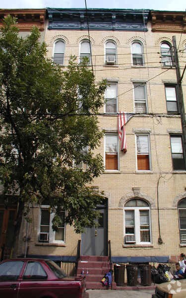 Primary Photo - 576 Morgan Ave