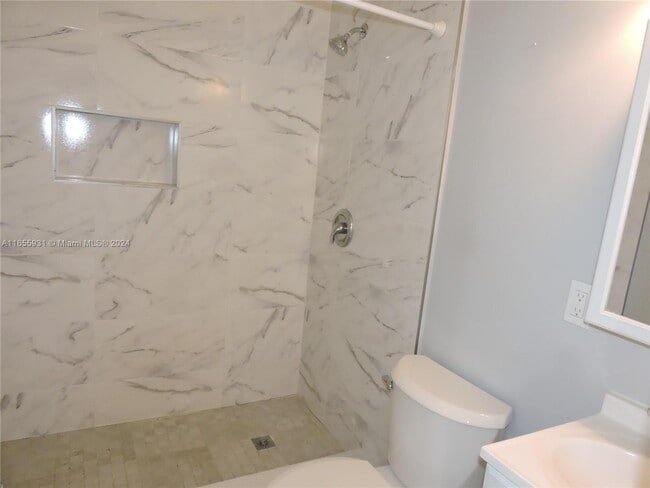 Building Photo - 525 E 24th St