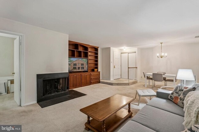 Foto del edificio - 5900 Cove Landing Rd