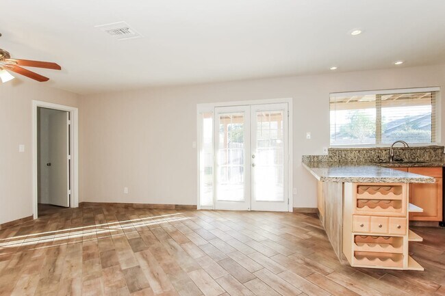 Foto del edificio - 2733 W Libby Street