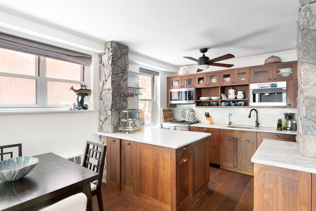 Kitchen - 251 E 51st St