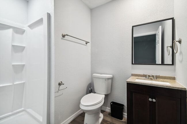 Foto del edificio - 1051 Dogwood Dr