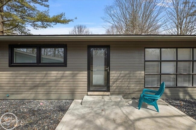 Building Photo - 1765 E Predmore Rd