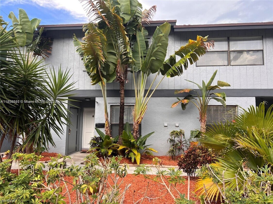 Primary Photo - 2 br, 2.5 bath Townhome - 3016 NE 21st Ter...