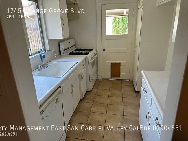 Building Photo - CHARMING TWO BEDROOM HOME AT AN AFFORDABLE...