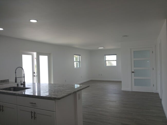 Foto del edificio - 309 Shore Rd