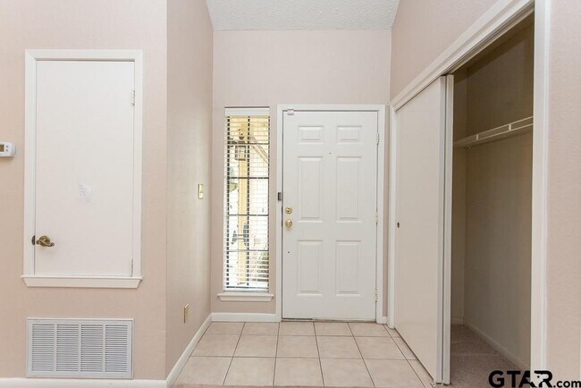 Foto del edificio - 1767 Eaglewood Drive