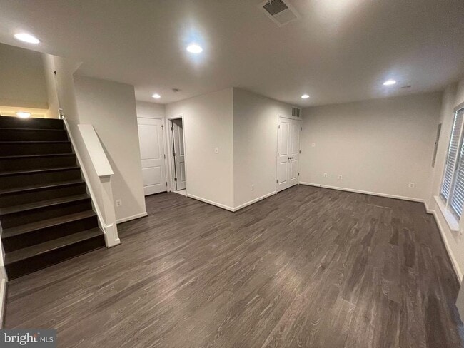Building Photo - 9102 Graves Ln