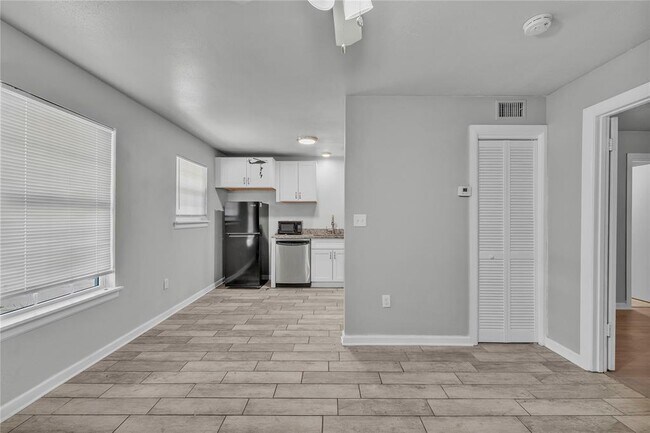 Foto del edificio - 901 Parmer Ave