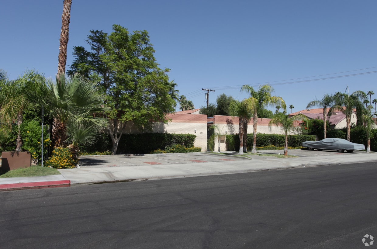 Building Photo - 950 E Chuckwalla Rd