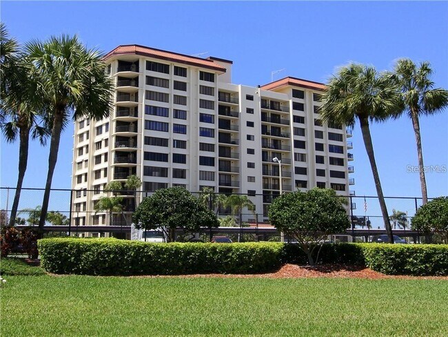 Building Photo - 736 Island Way