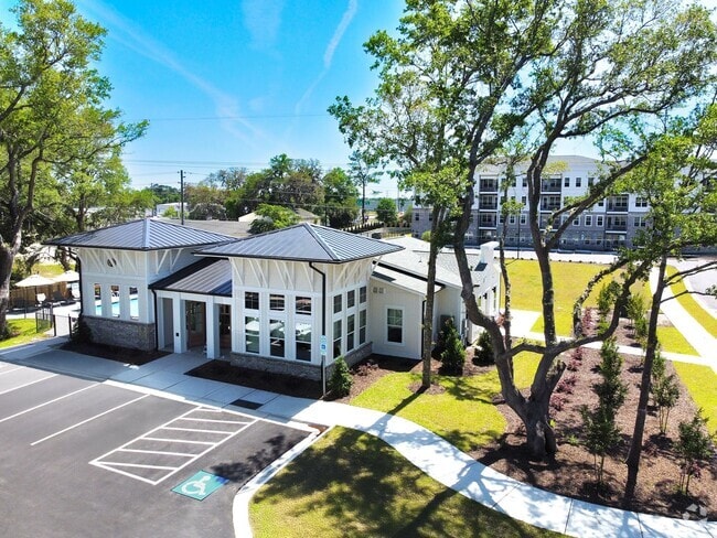 Building Photo - The Nixon Apartments