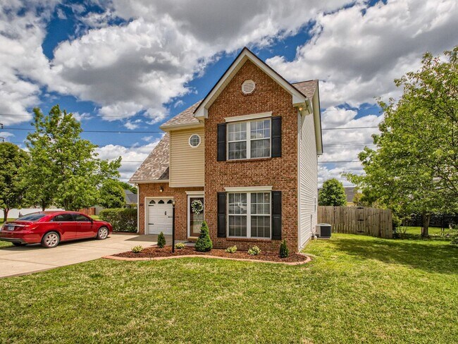 Building Photo - Beautiful 3 Bedroom Home with Fenced in Ba...