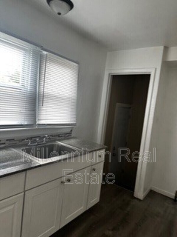 Foto del edificio - 15301 Stout St